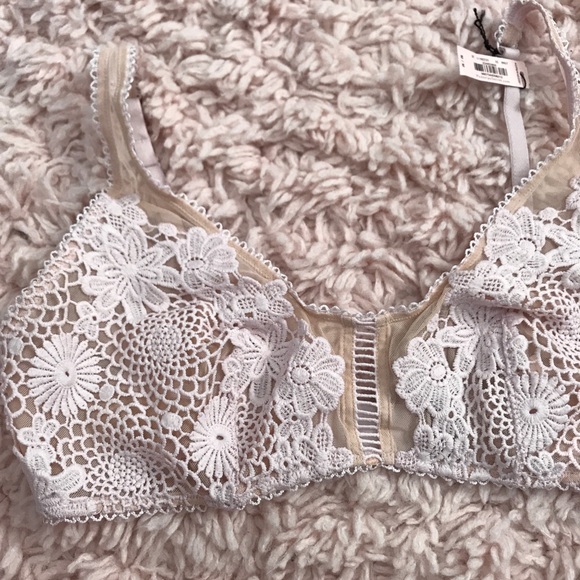 NEW! VS Floral Appliqué Scoop Bralette! - Picture 3 of 6